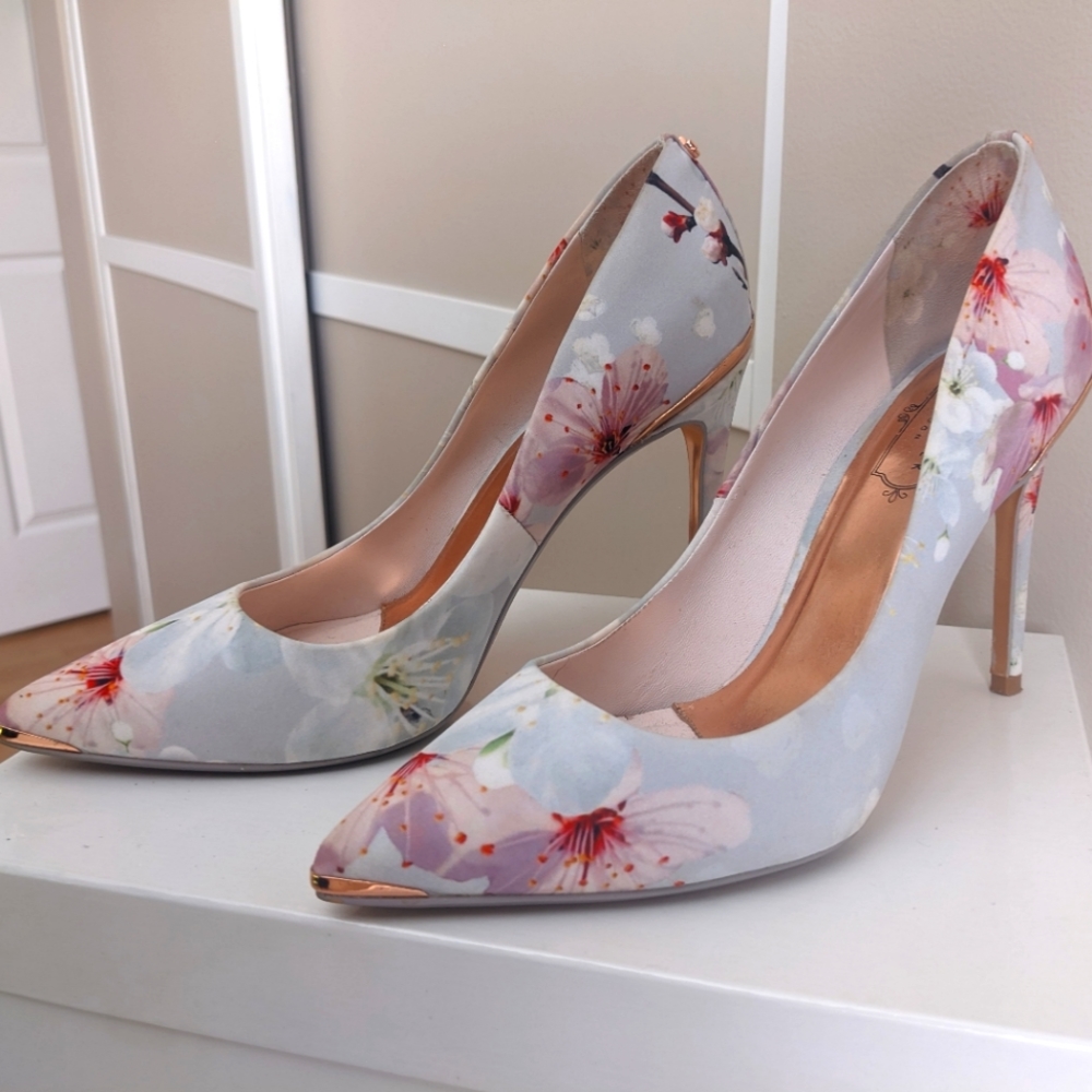 Ted Baker Kawaap heels